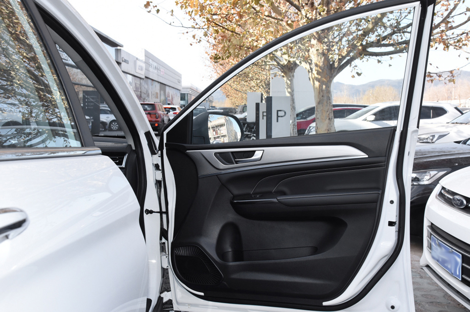 2021款 PLUS 1.5T DCT豪华智联型 座椅空间