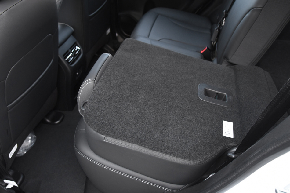 2021款 PLUS 1.5T DCT豪华智联型 座椅空间