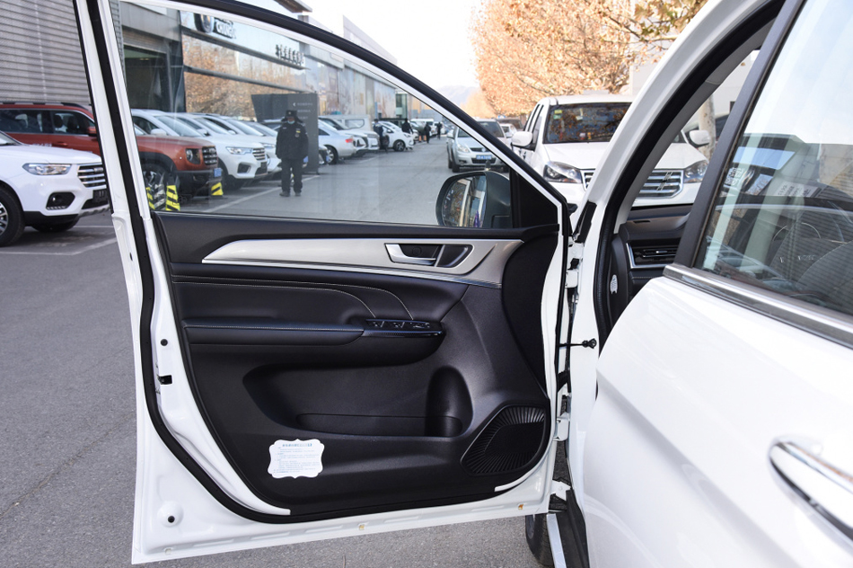 2021款 PLUS 1.5T DCT豪华智联型 座椅空间