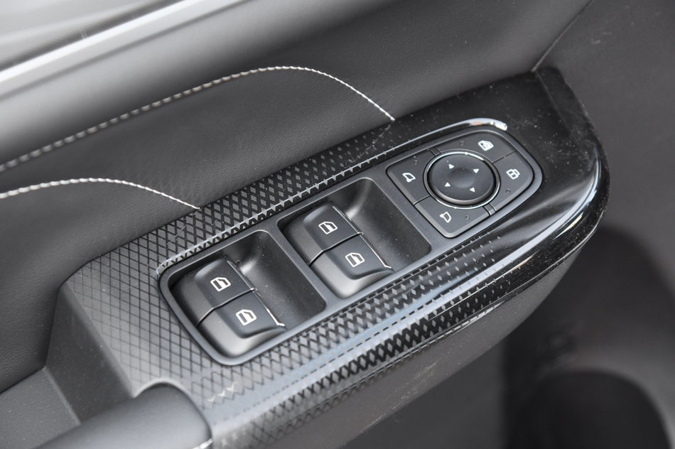 2021款 PLUS 1.5T DCT豪华智联型 座椅空间