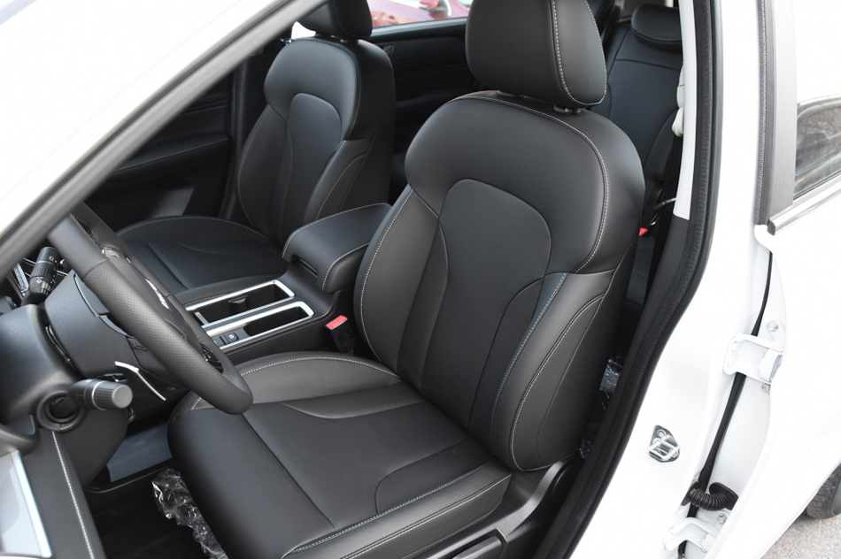 2021款 PLUS 1.5T DCT豪华智联型 座椅空间