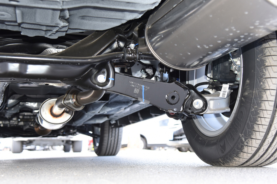 2021款 PLUS 1.5T DCT豪华智联型 引擎底盘