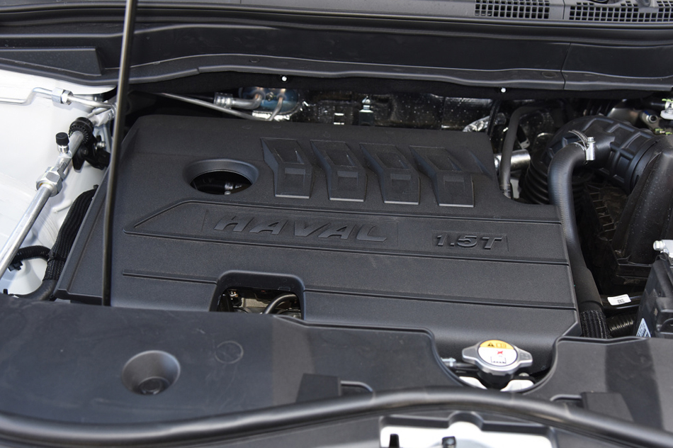 2021款 PLUS 1.5T DCT豪华智联型 引擎底盘