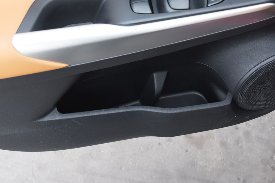 2017款 1.5L CVT智领版 座椅空间