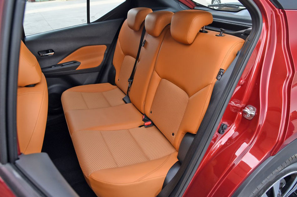 2017款 1.5L CVT智领版 座椅空间