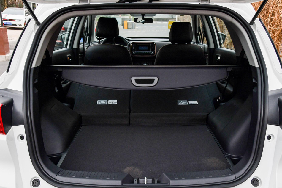 2017款 150N 手动舒适版 座椅空间