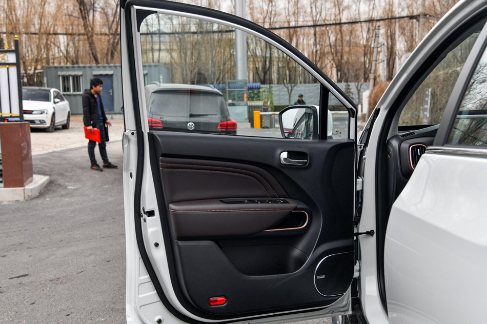 2017款 150N 手动舒适版 座椅空间