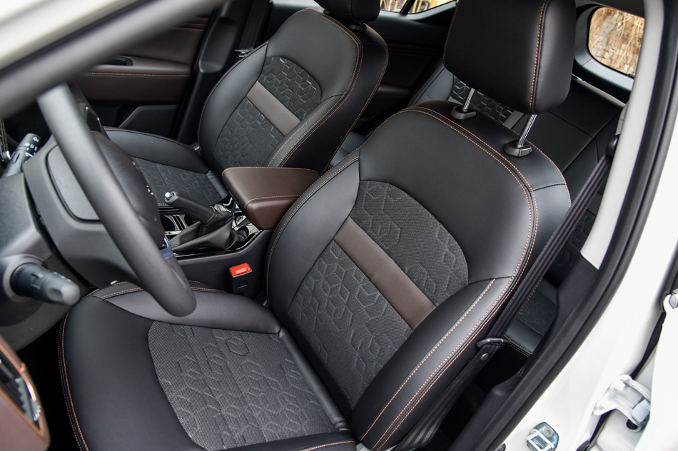 2017款 150N 手动舒适版 座椅空间