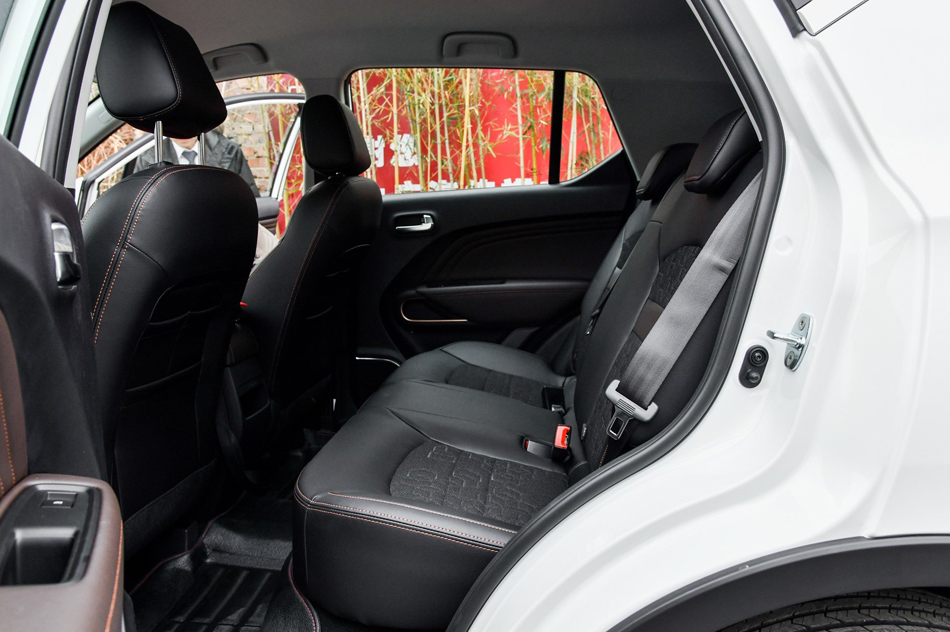 2017款 150N 手动舒适版 座椅空间