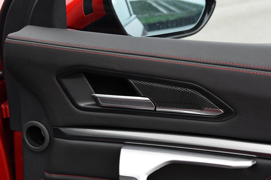 2017款 2.0T 超豪型 座椅空间