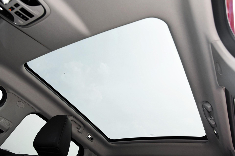 2017款 2.0T 超豪型 座椅空间