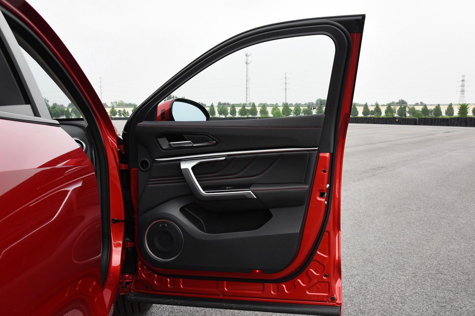 2017款 2.0T 超豪型 座椅空间