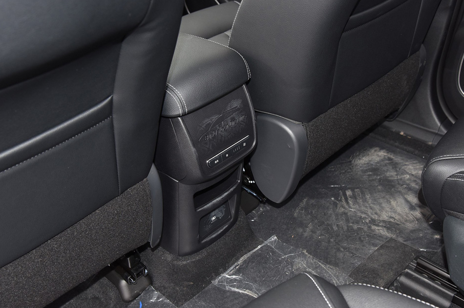 2019款 1.5T 自动智联睿动型 6座 国V 座椅空间