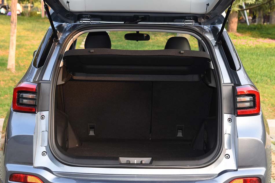 2019款 1.5L CVT智耀版 座椅空间