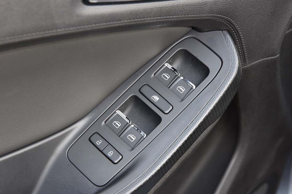 2019款 1.5L CVT智耀版 座椅空间