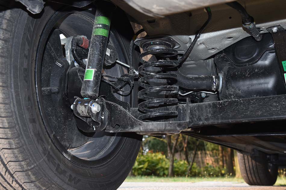 2019款 1.5L CVT智耀版 引擎底盘