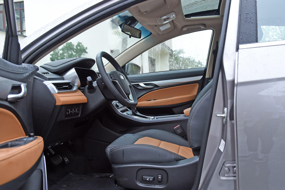 2018款 1.4T CVT锋睿型 座椅空间