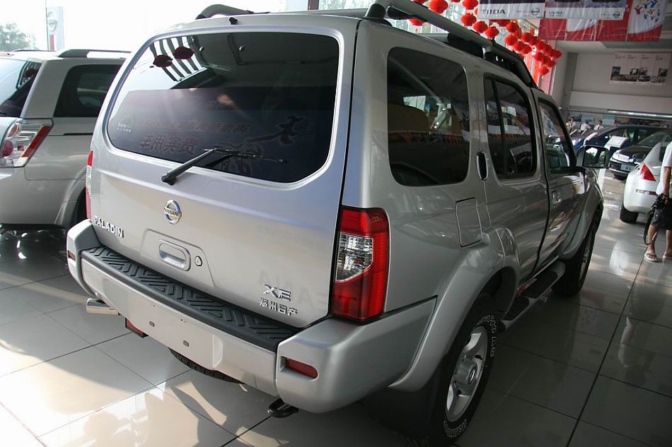 郑州日产帕拉丁尾部