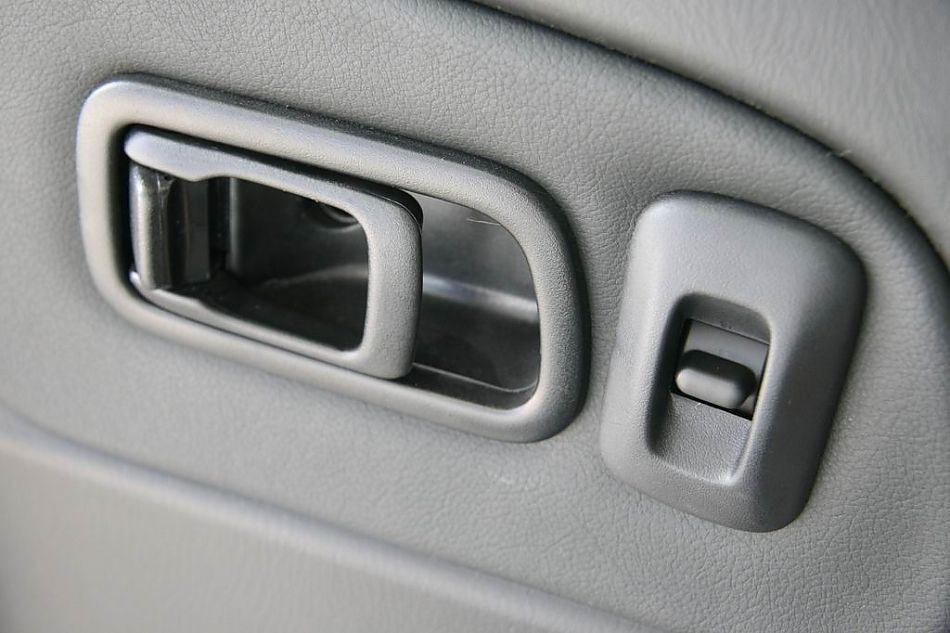 郑州日产帕拉丁车门内部