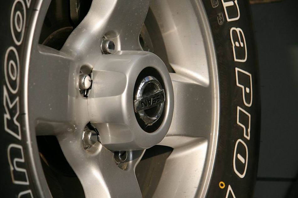 郑州日产帕拉丁车轮