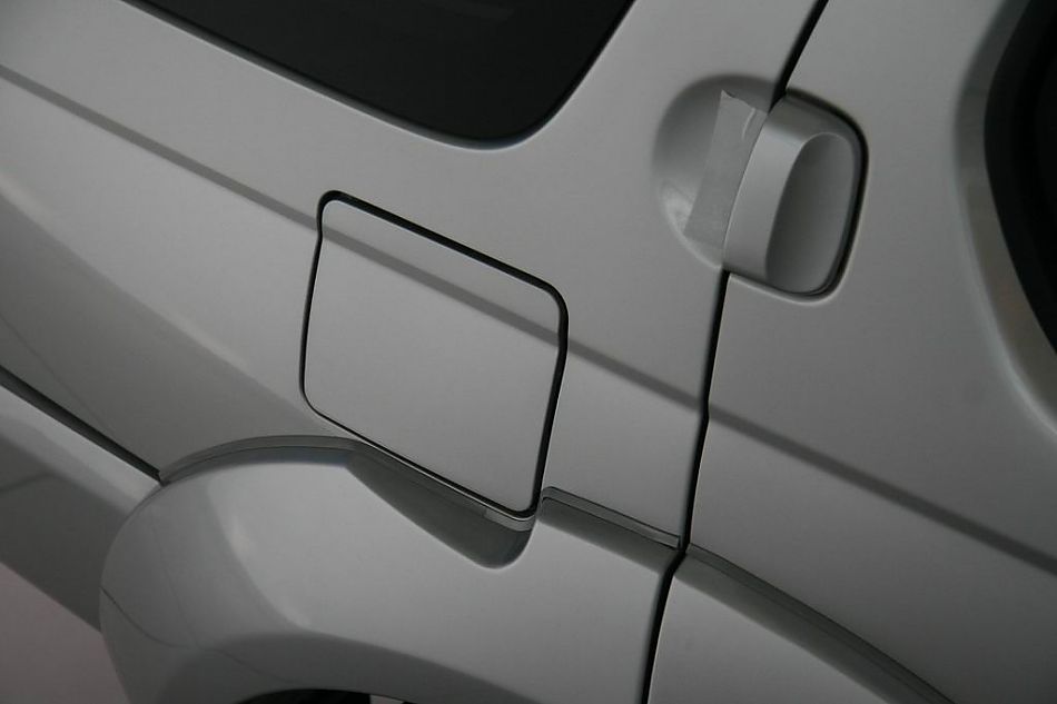 郑州日产帕拉丁油箱盖