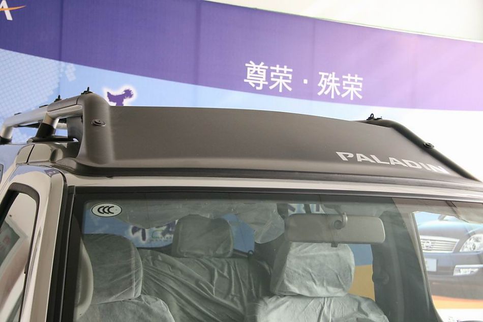 郑州日产帕拉丁外观