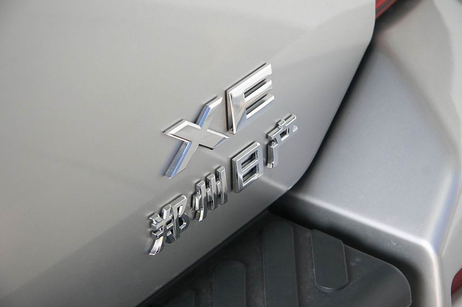 郑州日产帕拉丁尾部细节