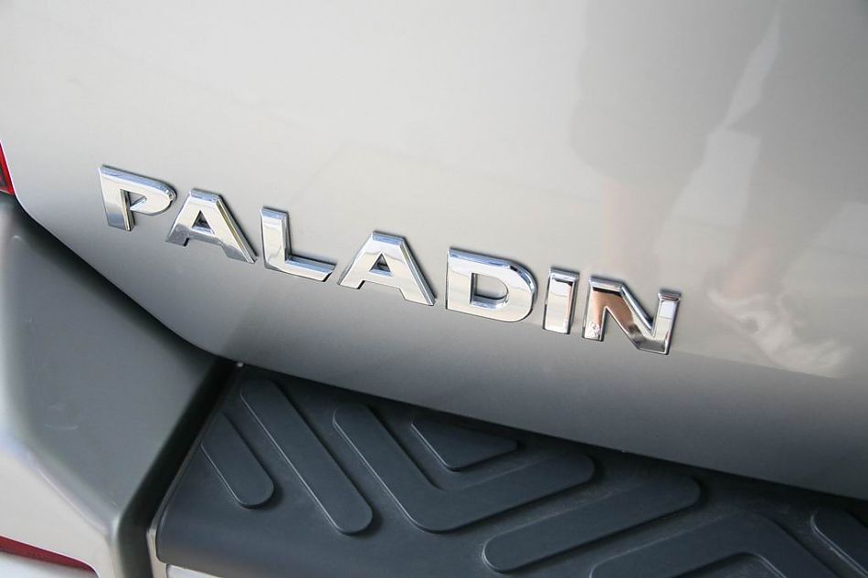 郑州日产帕拉丁尾部细节