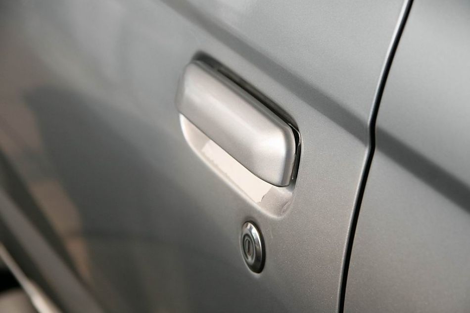 郑州日产帕拉丁车门拉手