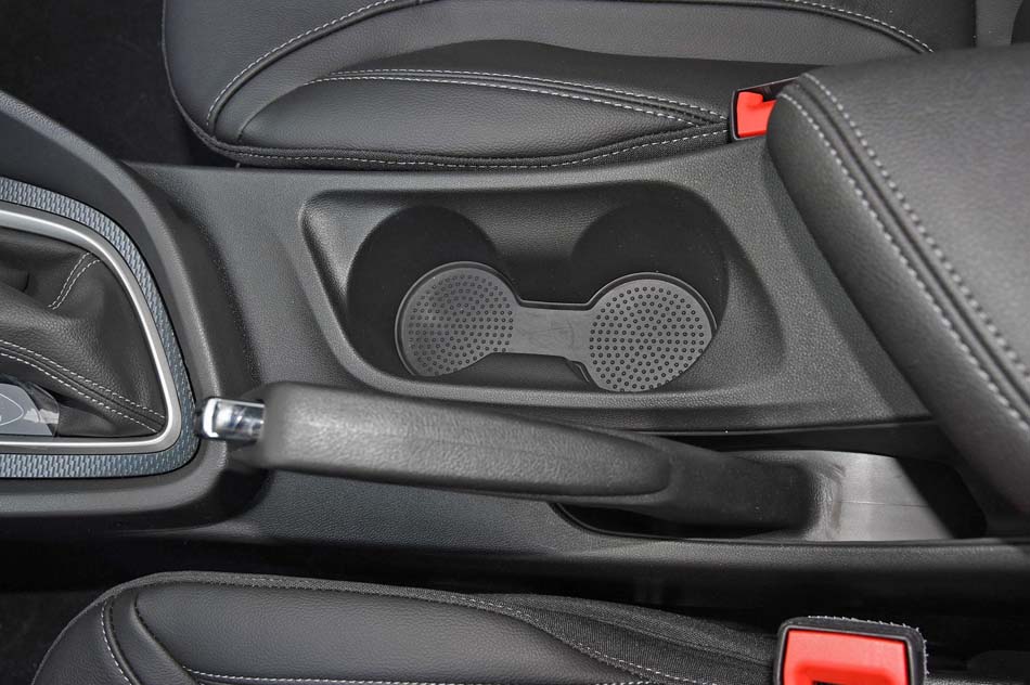 2019款 18T 自动互联精英型 内饰