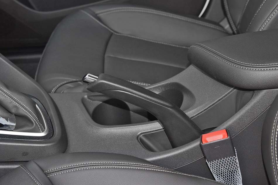 2019款 18T 自动互联精英型 内饰