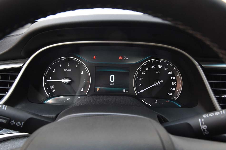 2019款 18T 自动互联精英型 内饰