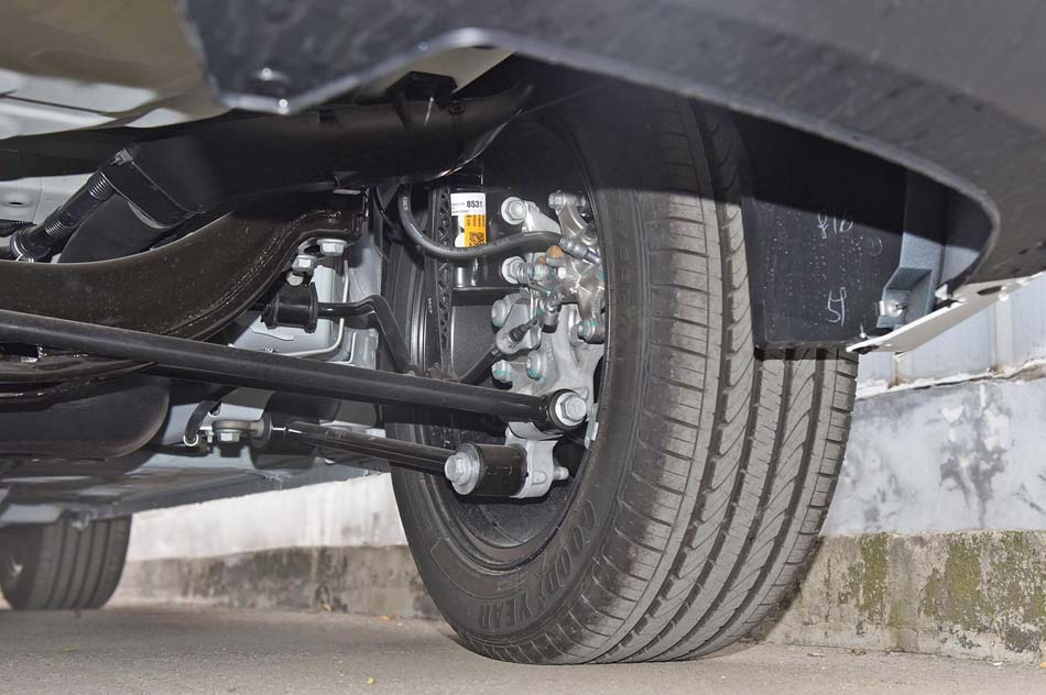 2019款 18T 自动互联精英型 引擎底盘