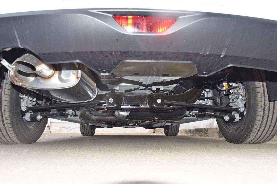 2019款 18T 自动互联精英型 引擎底盘