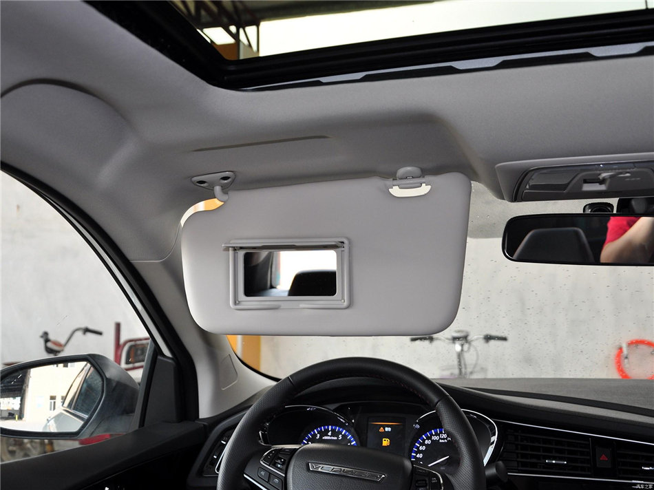 2019款启辰D60 座椅空间