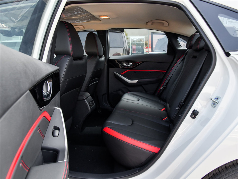 2019款启辰D60 座椅空间