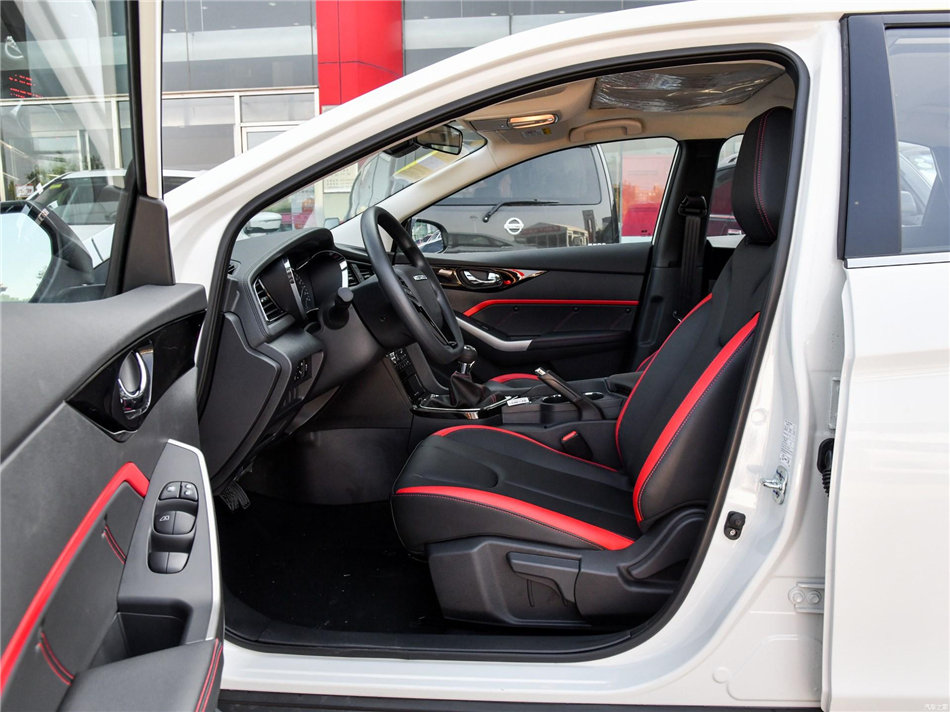 2019款启辰D60 座椅空间