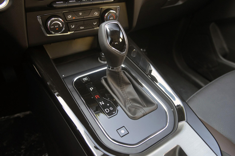 2018款 1.8L CVT智联型 7座 内饰