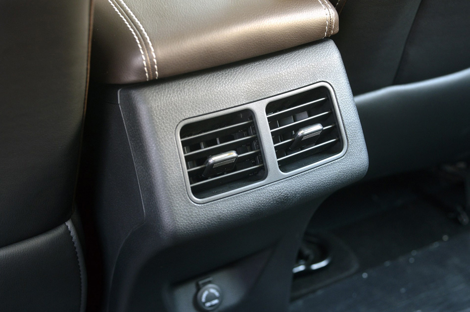 2018款 1.8L CVT智联型 7座 座椅空间