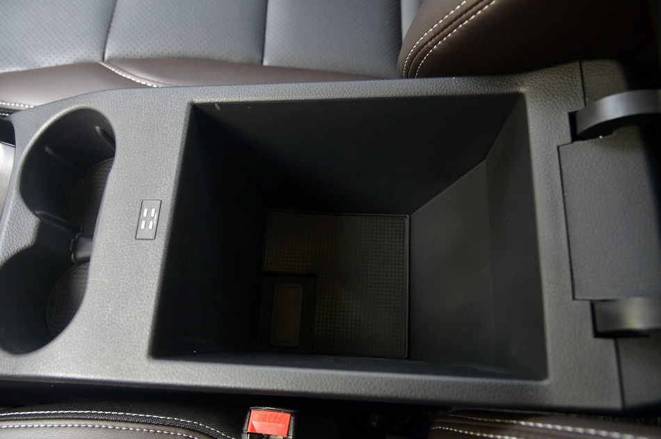 2018款 1.8L CVT智联型 7座 座椅空间