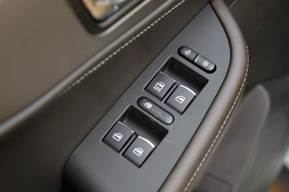 2018款 1.8L CVT智联型 7座 座椅空间