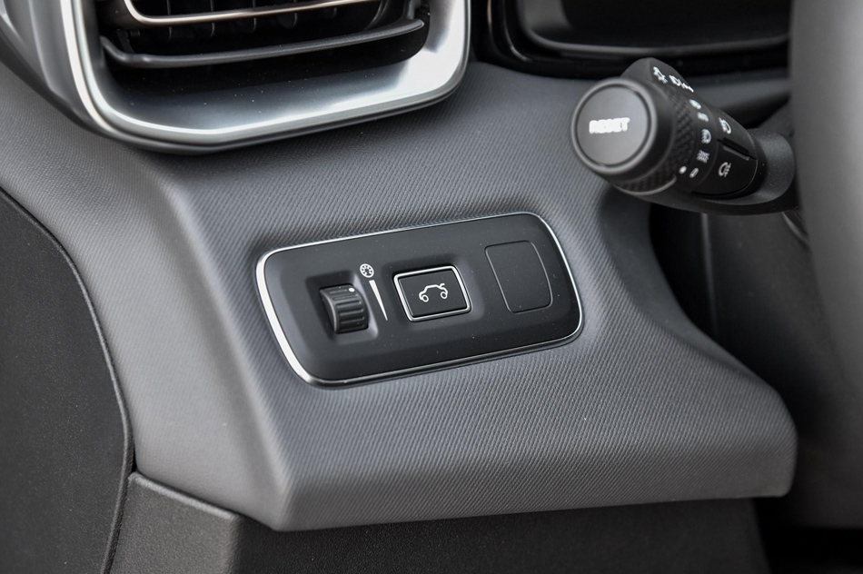 2018款 2.0T 两驱型+版 内饰