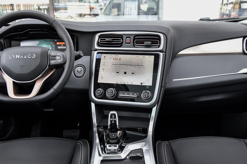 2018款 2.0T 两驱型+版 内饰