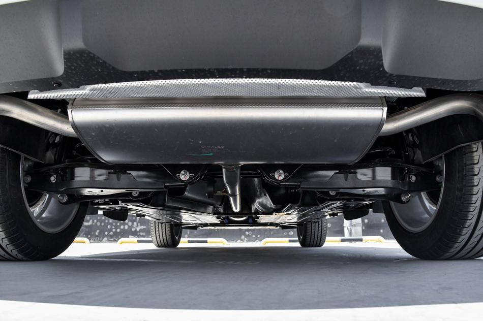 2018款 2.0T 两驱型+版 引擎底盘