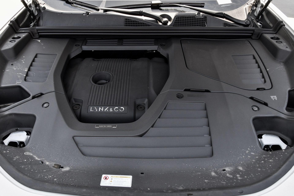 2018款 2.0T 两驱型+版 引擎底盘