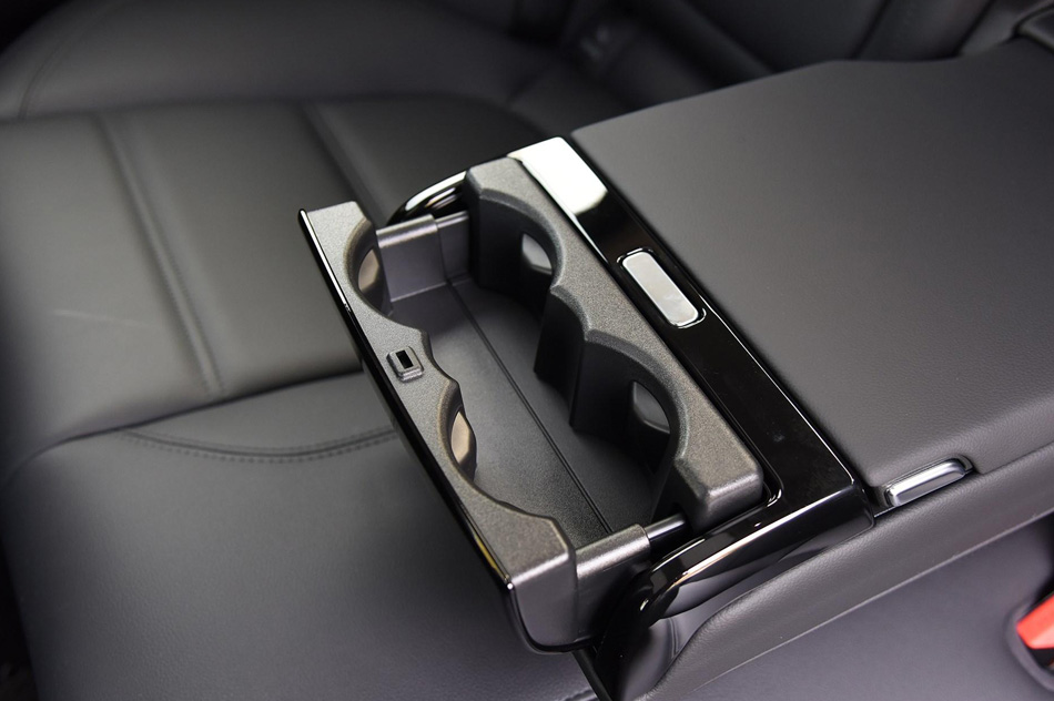 2020款 2.0T 200PS S进取优雅版 座椅空间