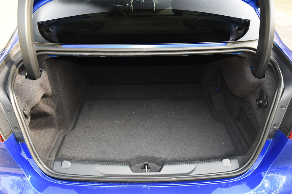 2020款 2.0T 200PS S进取优雅版 座椅空间