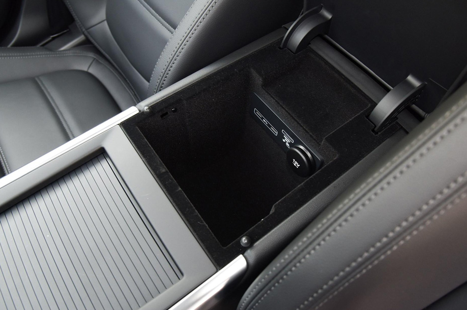 2020款 2.0T 200PS S进取优雅版 座椅空间