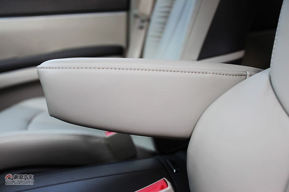 2011款别克GL8豪华商务车3.0 XT内饰图片