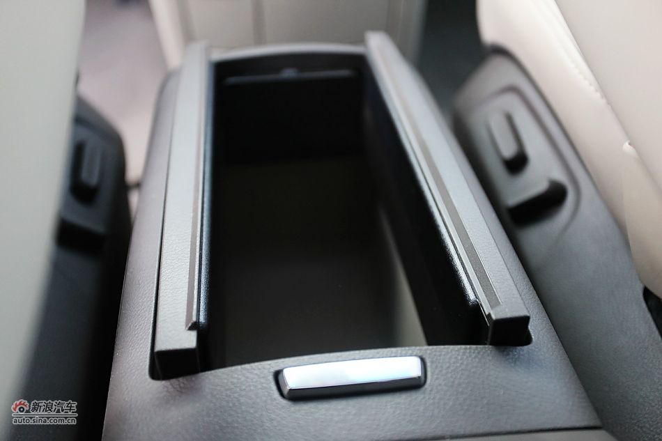 2011款别克GL8豪华商务车3.0 XT内饰图片